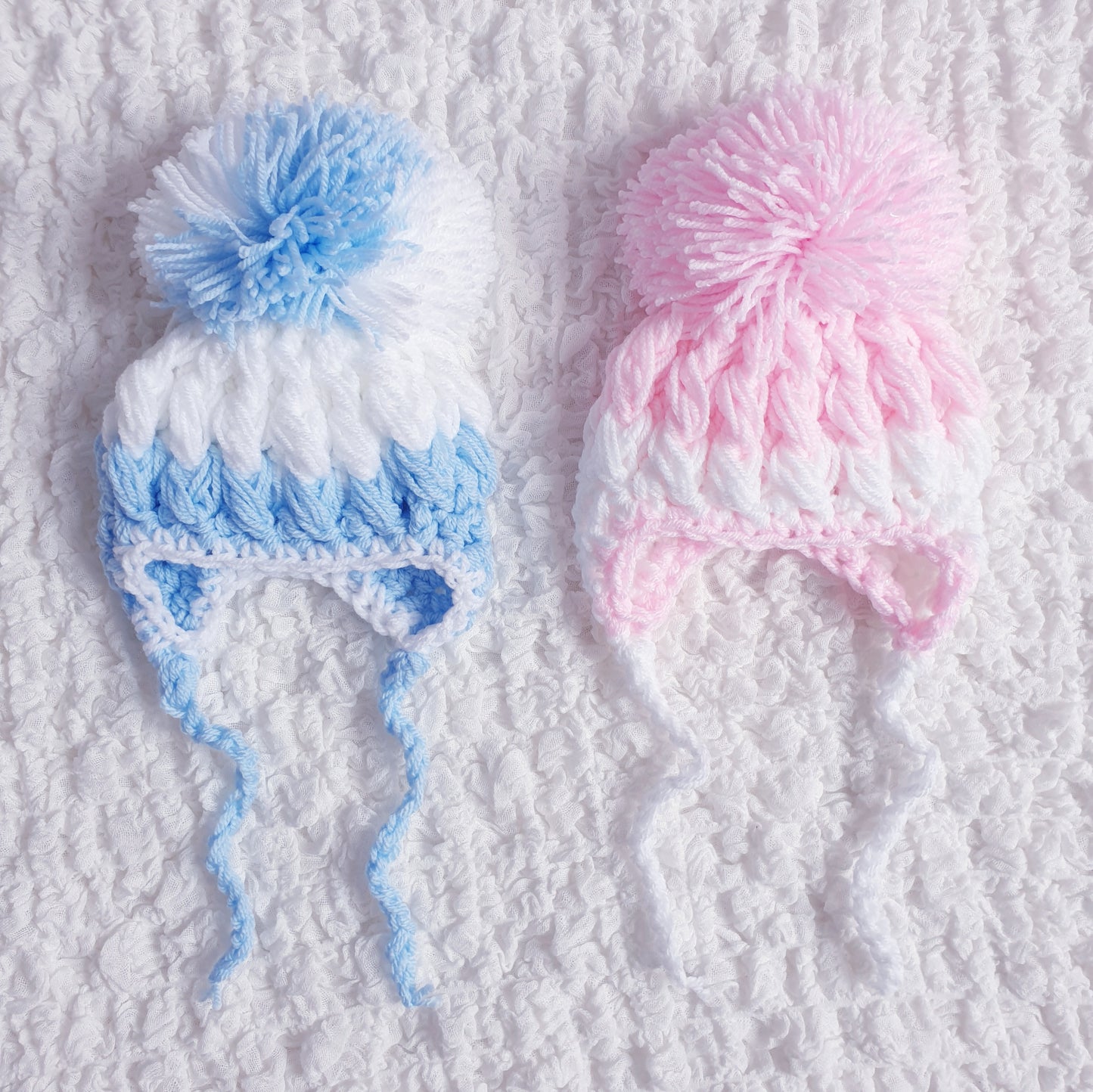 Baby Girls/Boys Hand Knitted Pom Pom Hat 0-6M